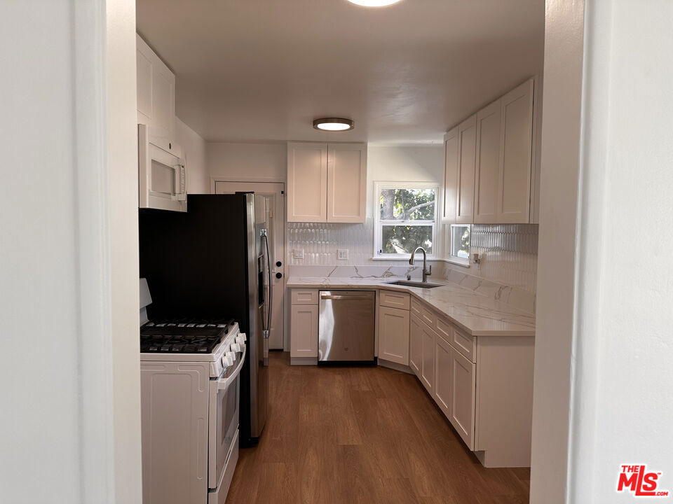 1160 N Fries Avenue - Photo 31