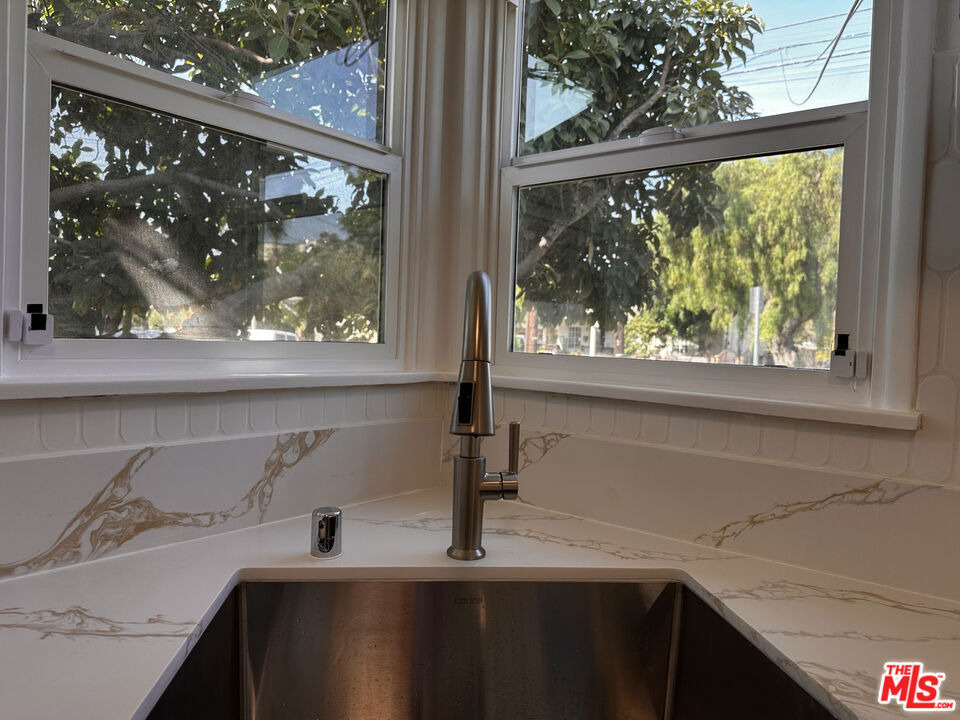 1160 N Fries Avenue - Photo 36
