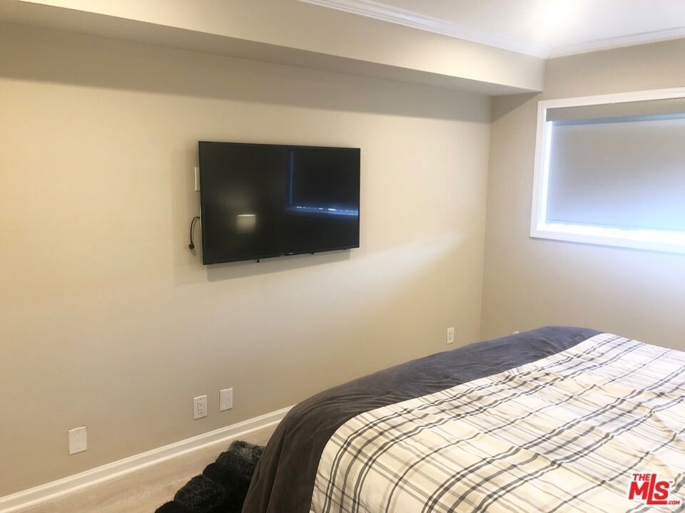 1250 N Kings Road - Photo 9