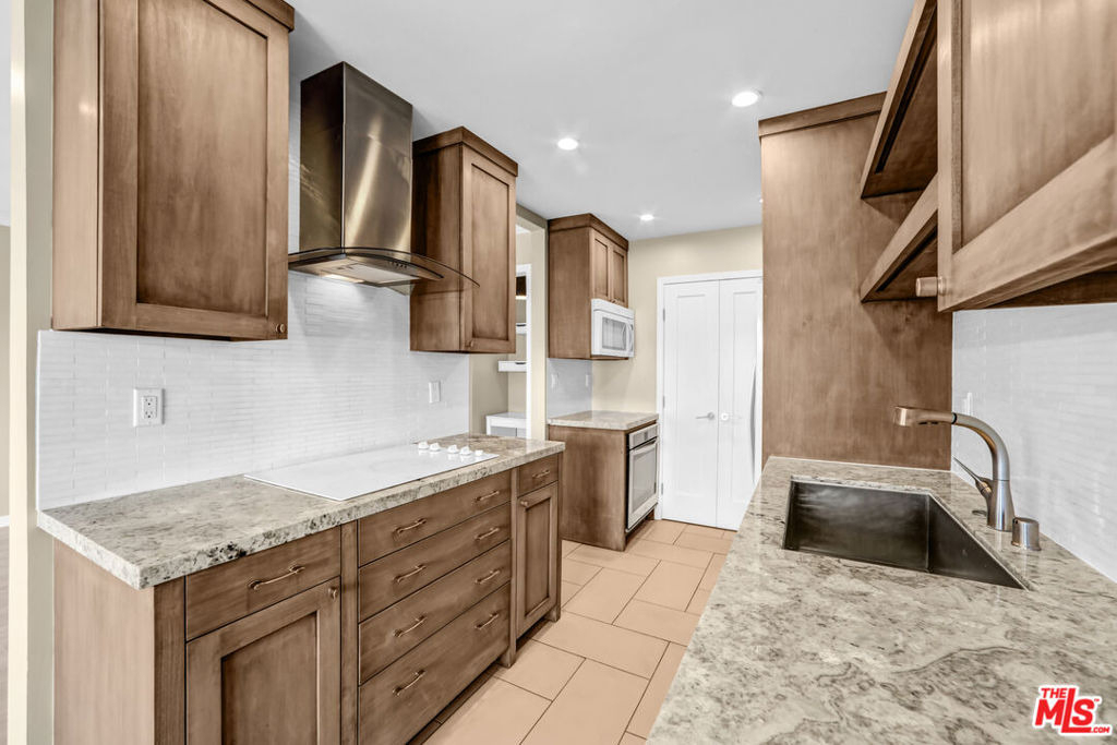 1250 N Kings Road - Photo 9