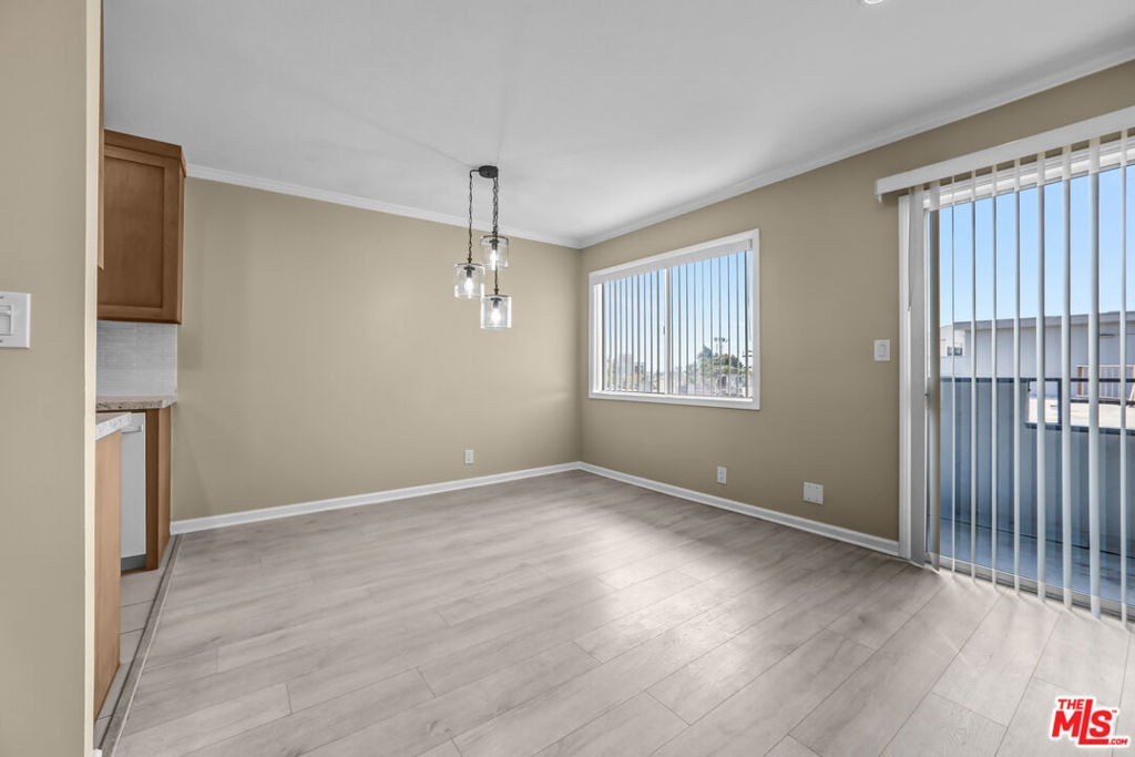 1250 N Kings Road - Photo 4