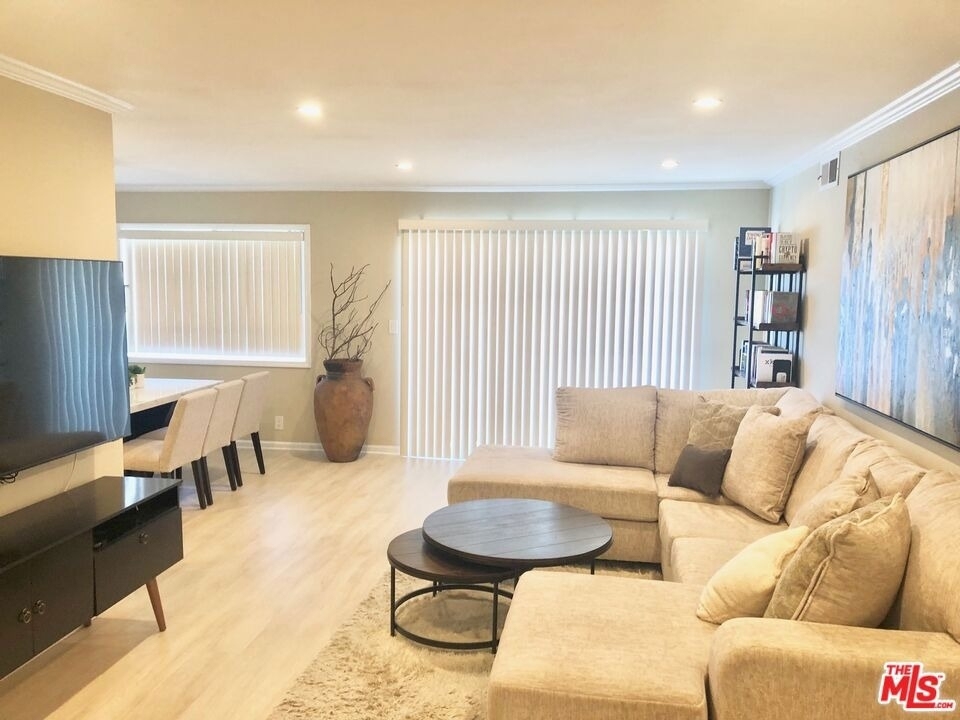 1250 N Kings Road - Photo 2