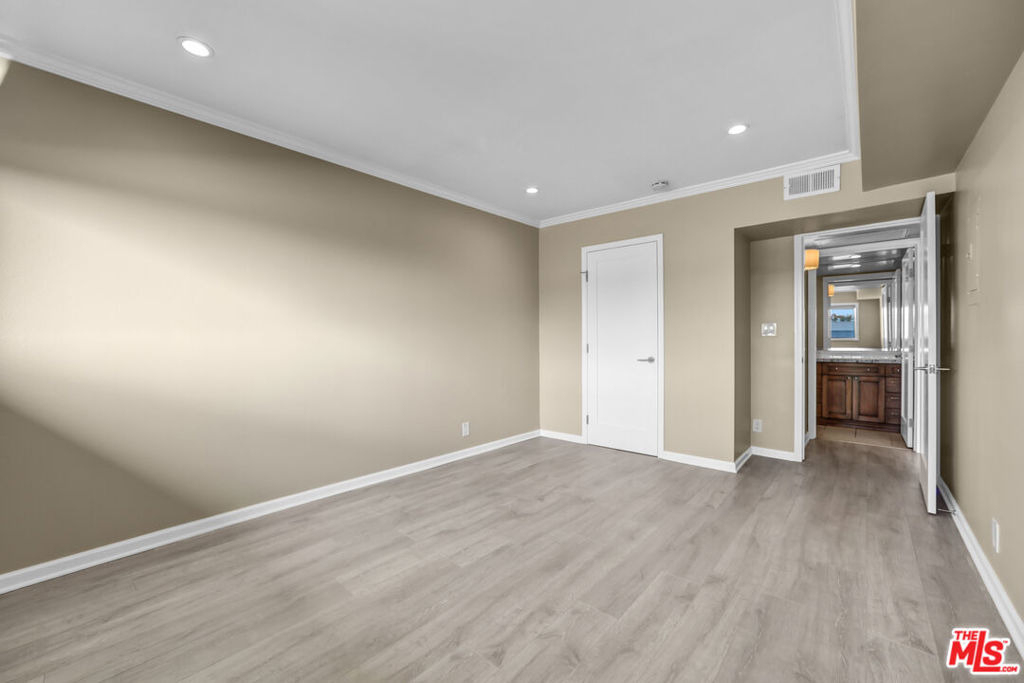 1250 N Kings Road - Photo 16