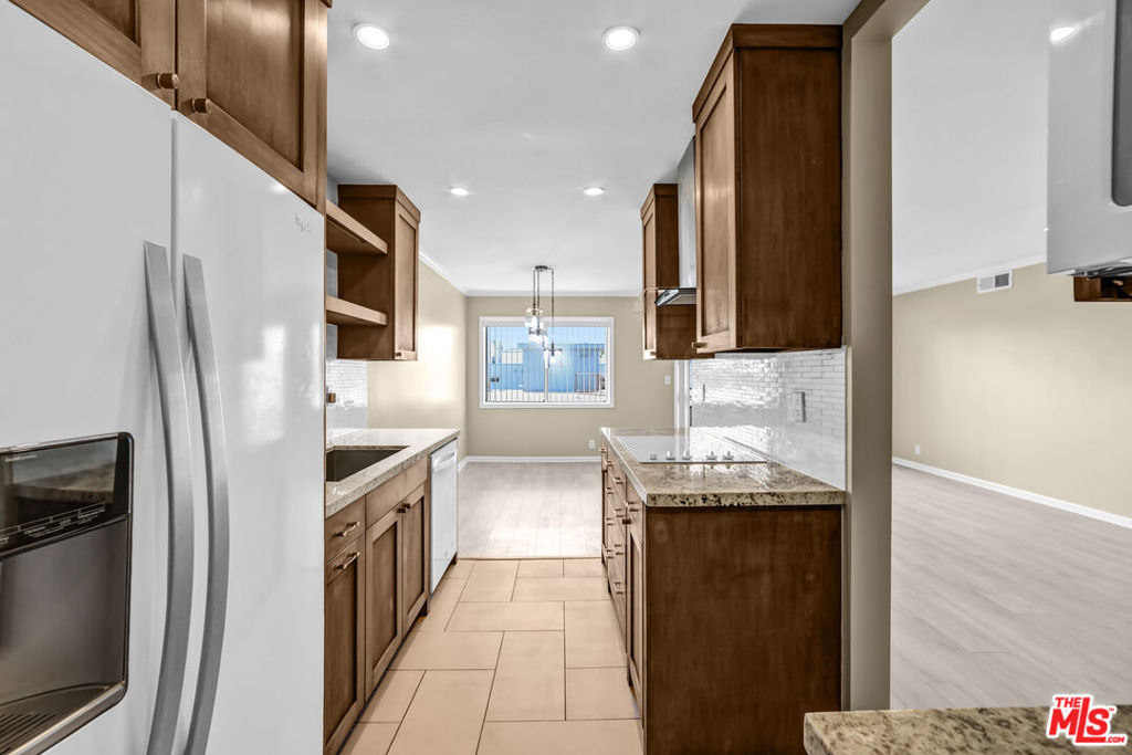 1250 N Kings Road - Photo 12