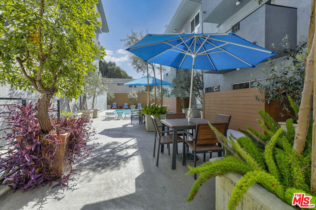 1250 N Kings Road - Photo 23