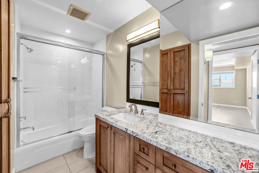 1250 N Kings Road - Photo 14