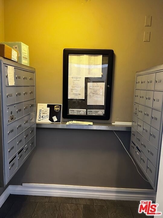 1250 N Kings Road - Photo 28
