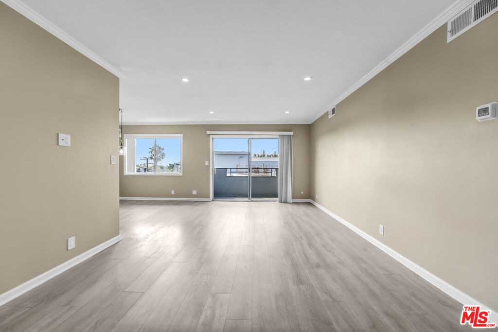 1250 N Kings Road - Photo 3