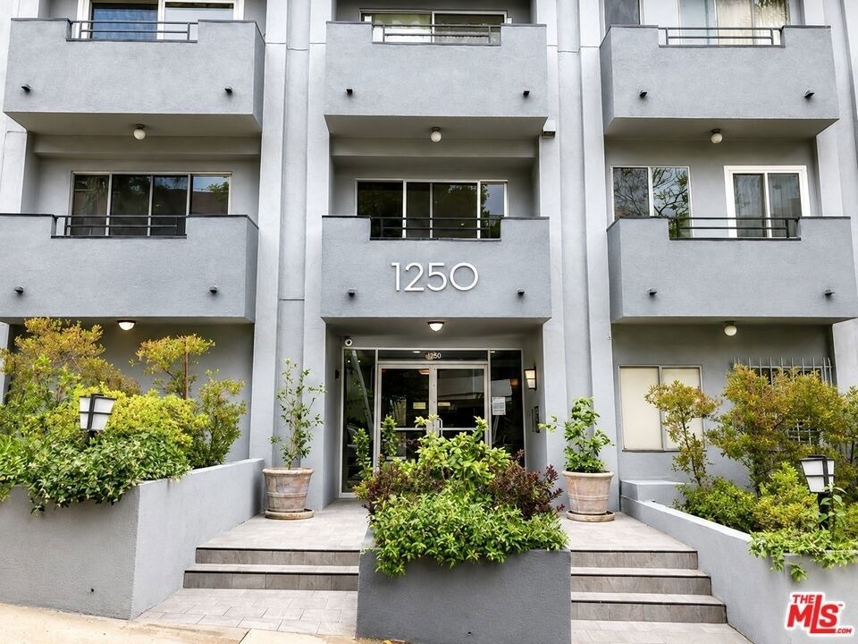1250 N Kings Road - Photo 0