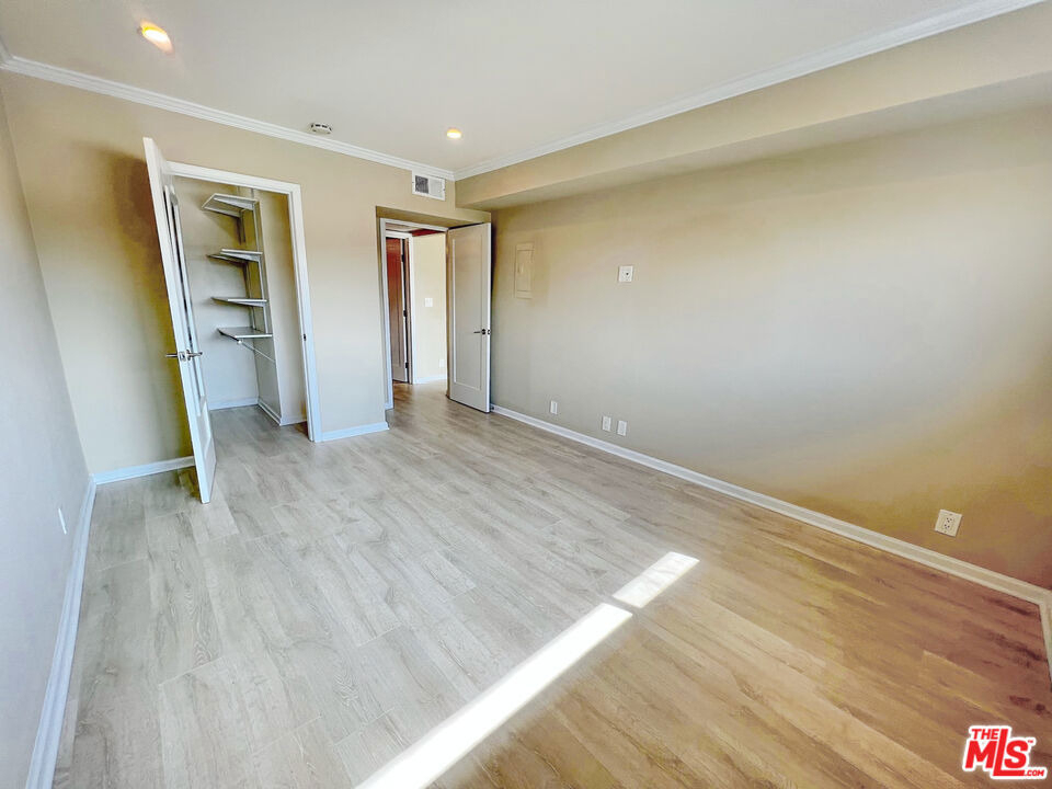 1250 N Kings Road - Photo 18
