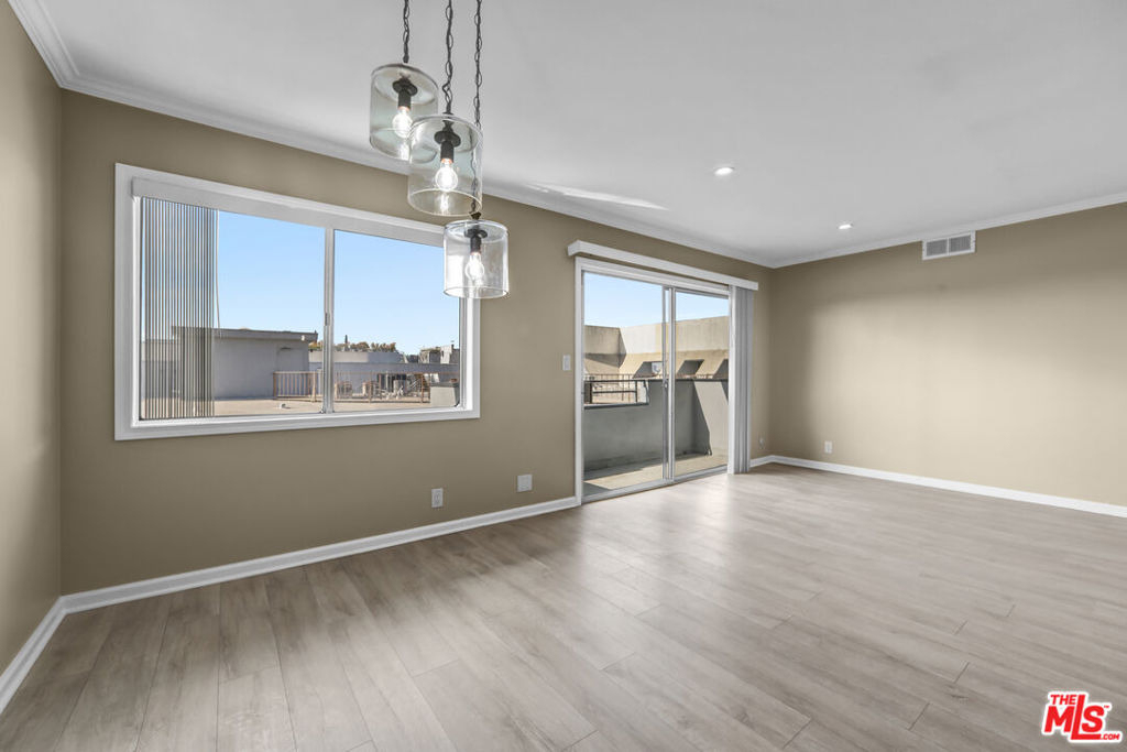 1250 N Kings Road - Photo 5