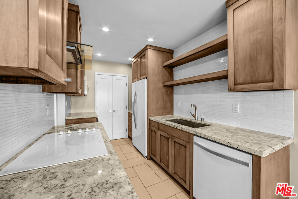 1250 N Kings Road - Photo 10