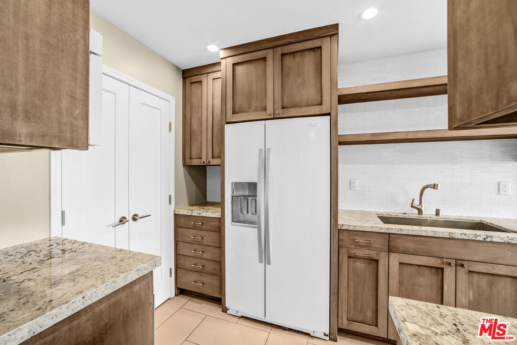 1250 N Kings Road - Photo 11