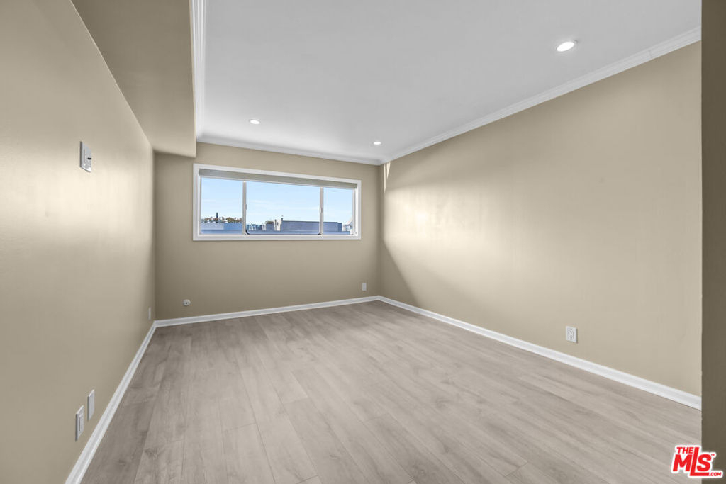 1250 N Kings Road - Photo 15