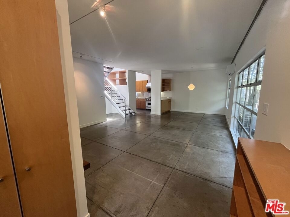 344 Indiana Avenue - Photo 5