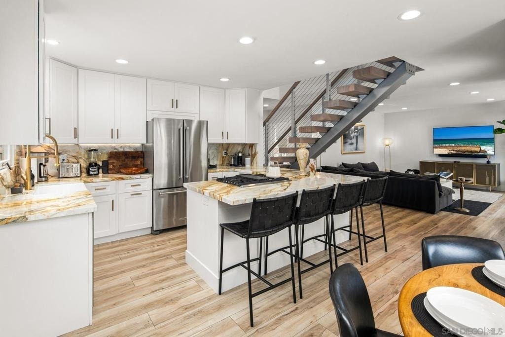 364 Pacific Ave - Photo 9