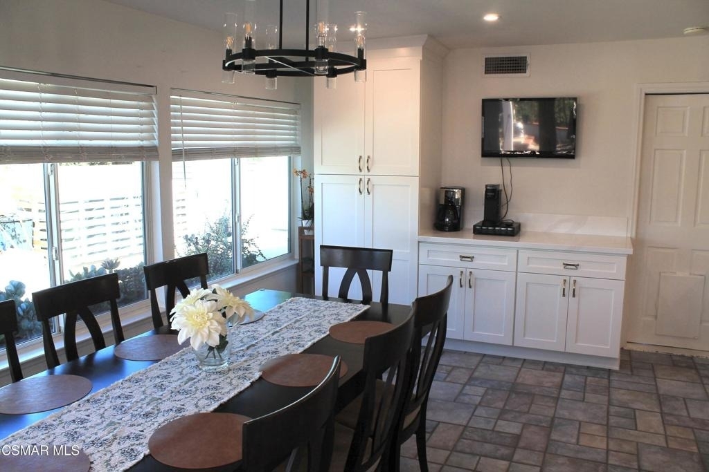 2084 Latham Street - Photo 3