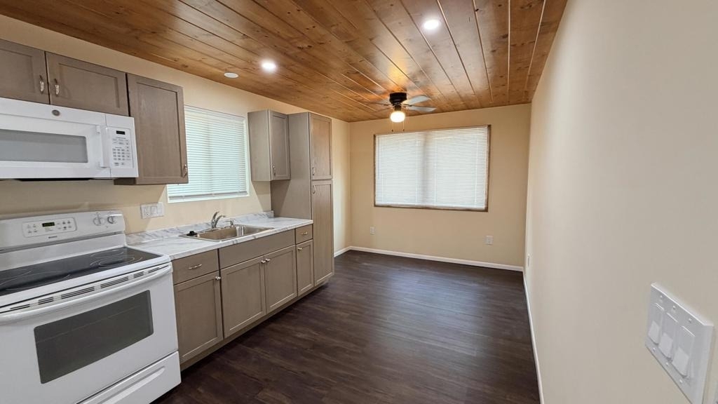 25187 Cedar Street - Photo 2