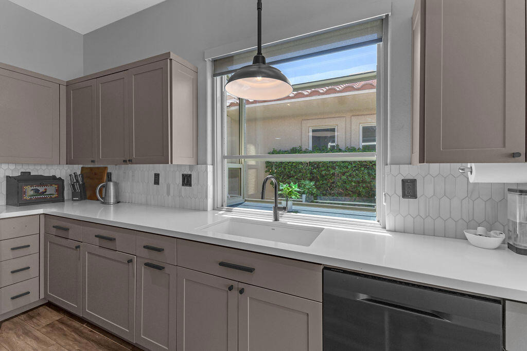 93 Kavenish Drive - Photo 5