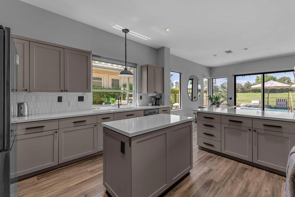 93 Kavenish Drive - Photo 10