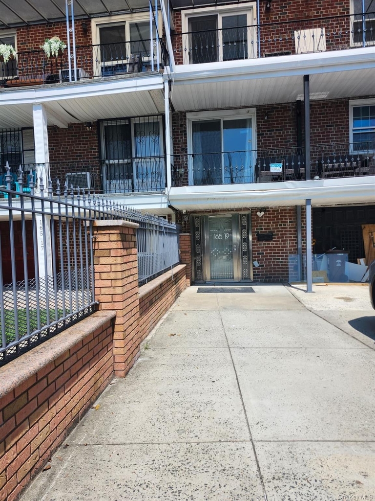 165-19 Chapin Pkwy - Photo 0