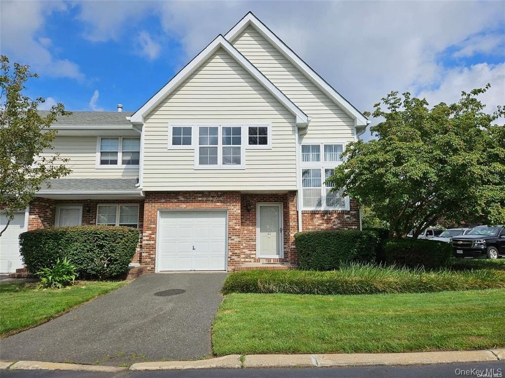 41 Maple Wing Boulevard - Photo 0