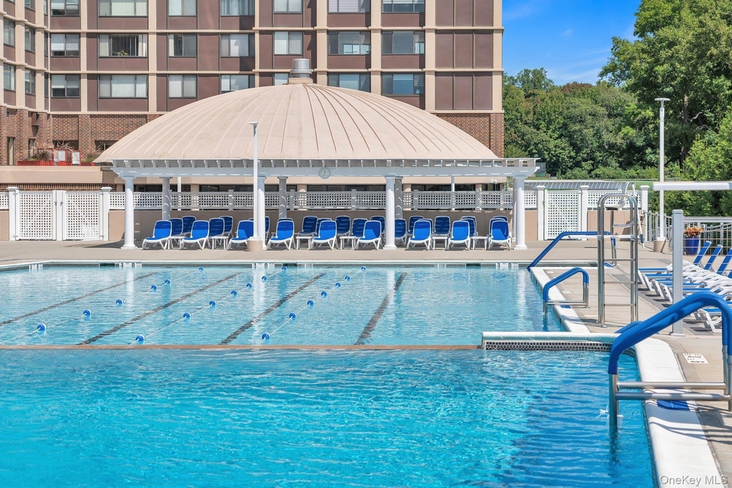 27110 Grand Central Parkway - Photo 17