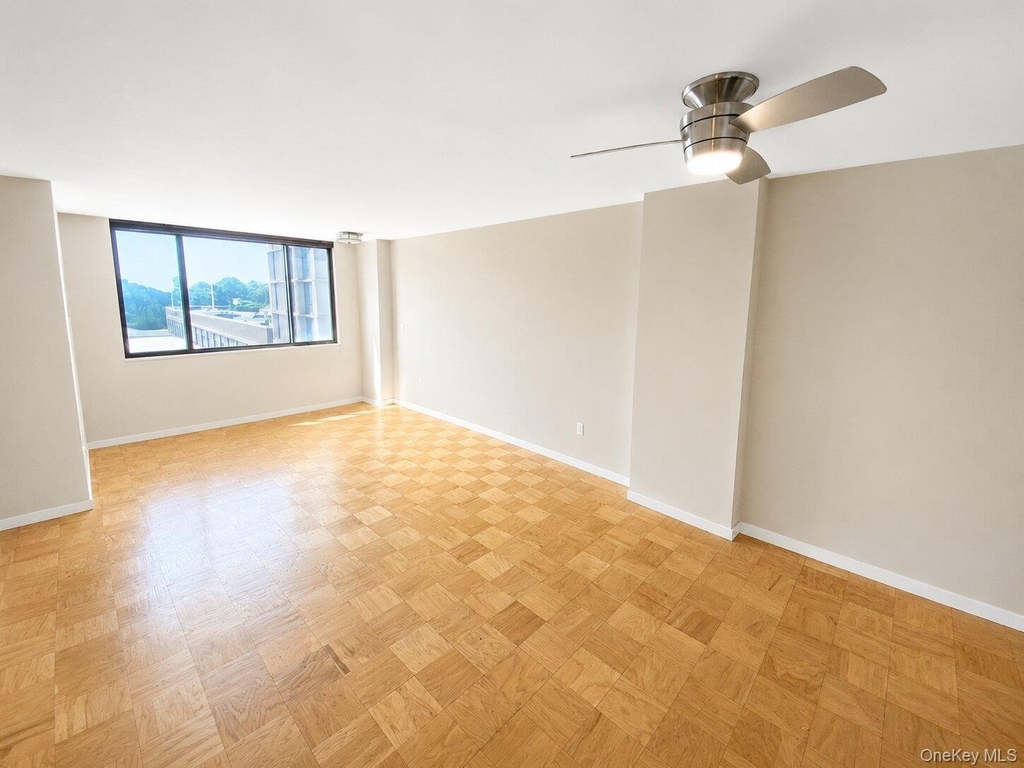 27110 Grand Central Parkway - Photo 2