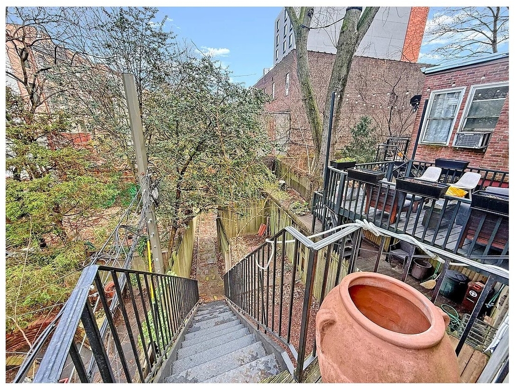 265 St James Place - Photo 10