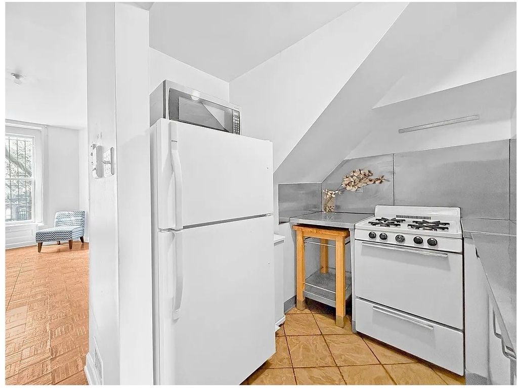 265 St James Place - Photo 6