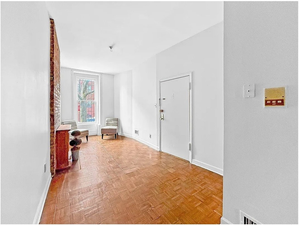 265 St James Place - Photo 3