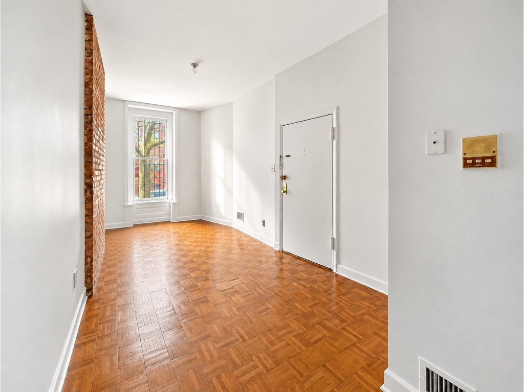 265 St James Place - Photo 2