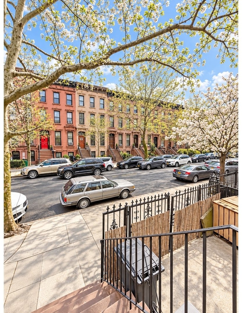 265 St James Place - Photo 11