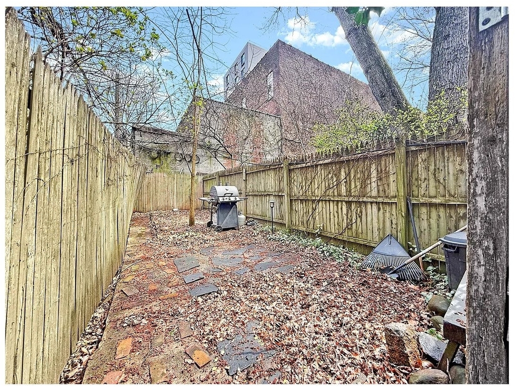 265 St James Place - Photo 11
