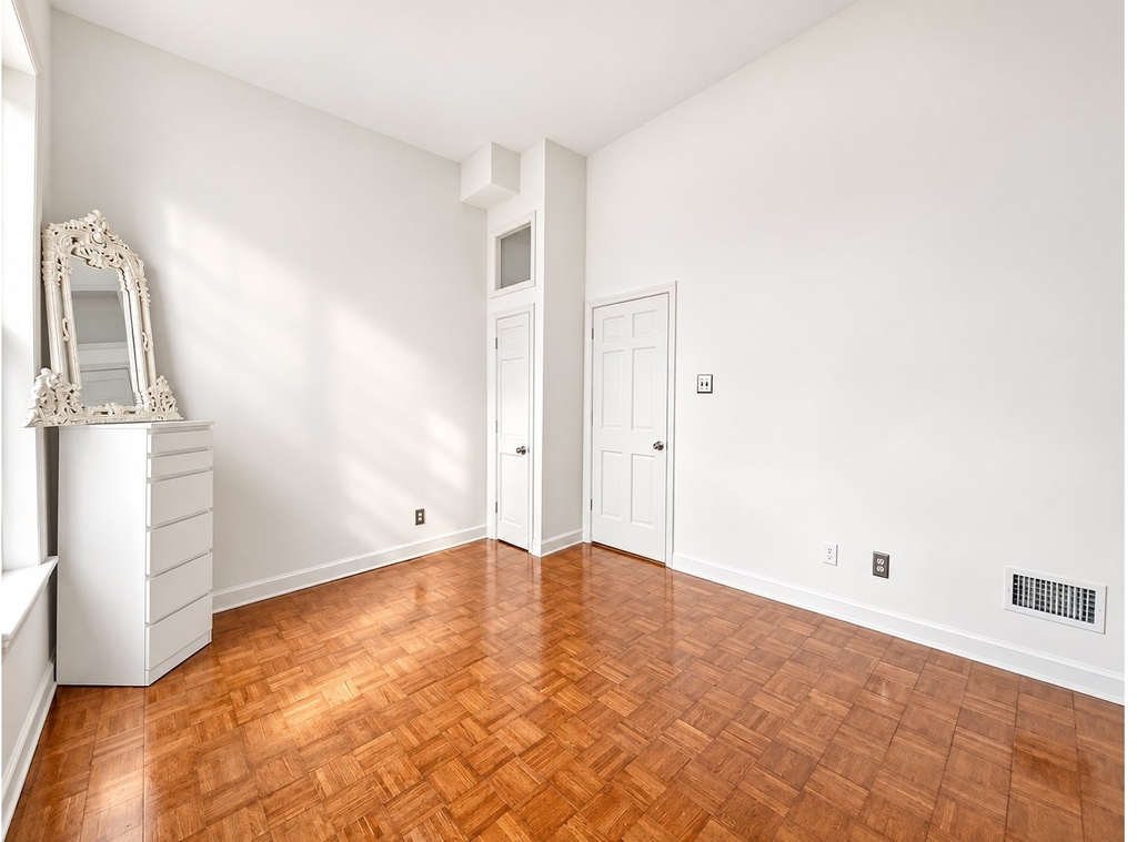265 St James Place - Photo 6