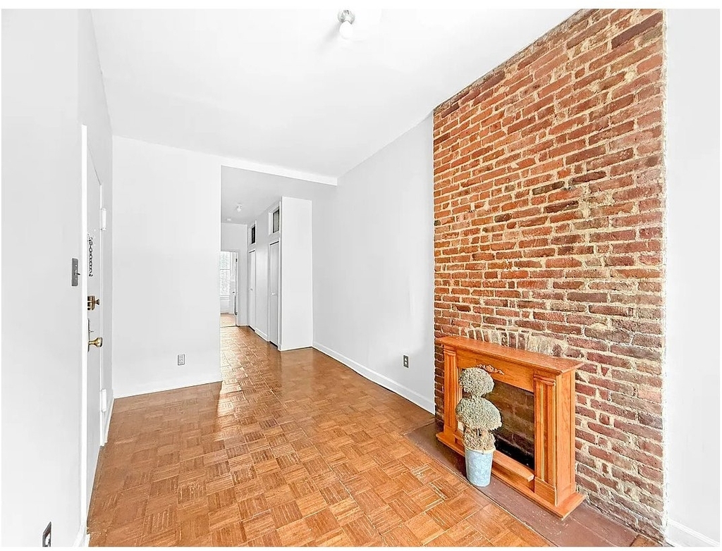 265 St James Place - Photo 2