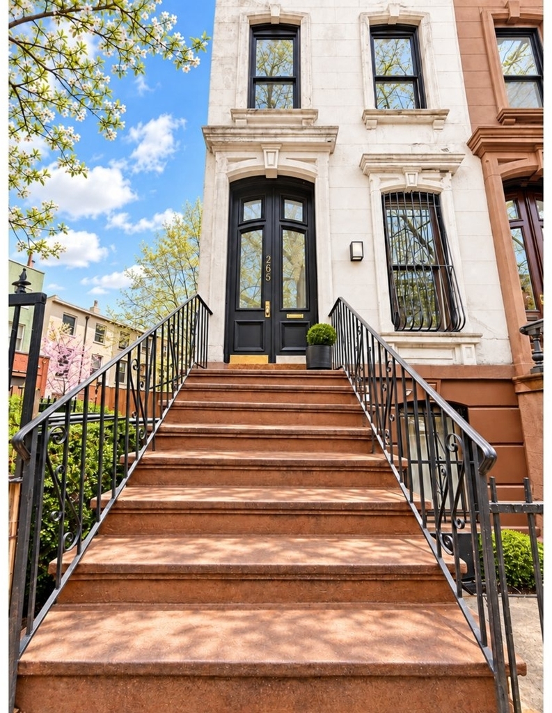 265 St James Place - Photo 13