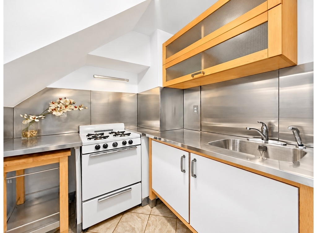 265 St James Place - Photo 3