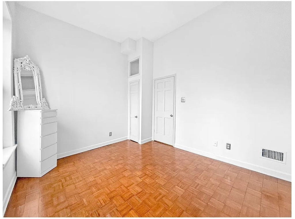 265 St James Place - Photo 8