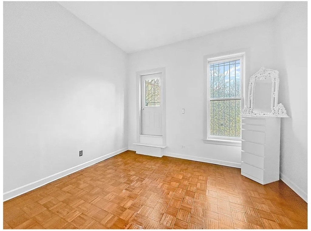 265 St James Place - Photo 7