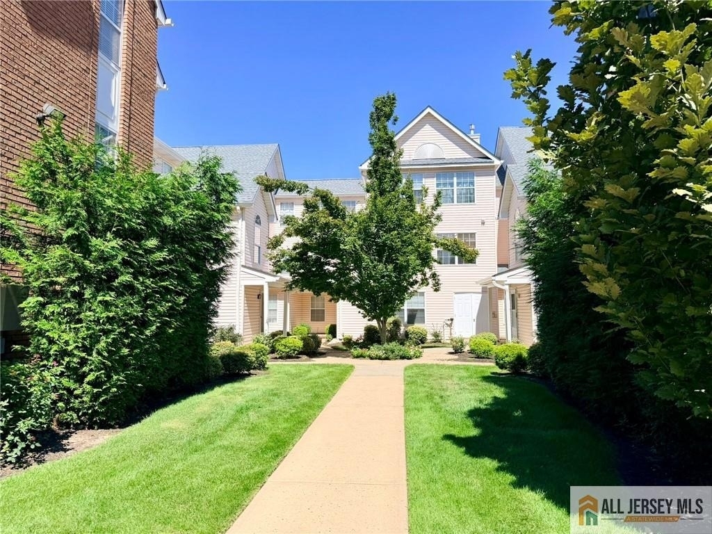 412 Plymouth Road - Photo 0