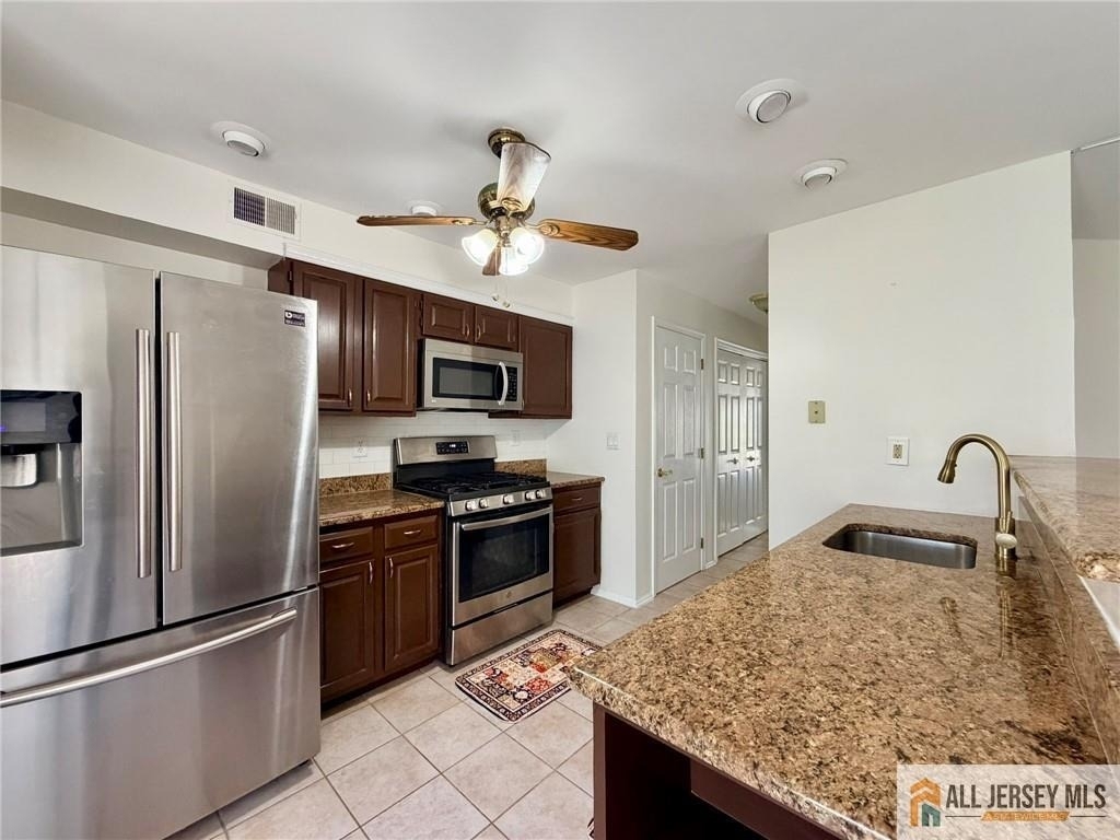 412 Plymouth Road - Photo 9