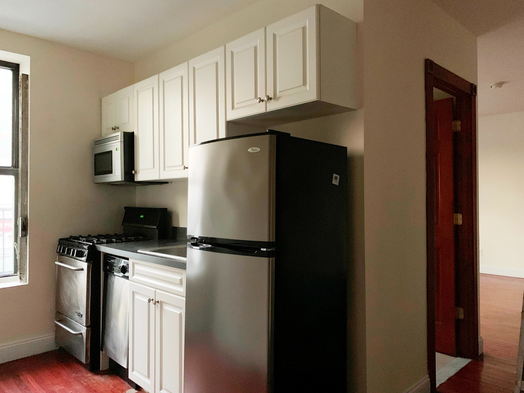 568 Pacific Street - Photo 2