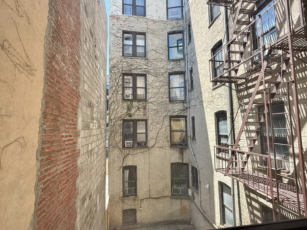 568 Pacific Street - Photo 3