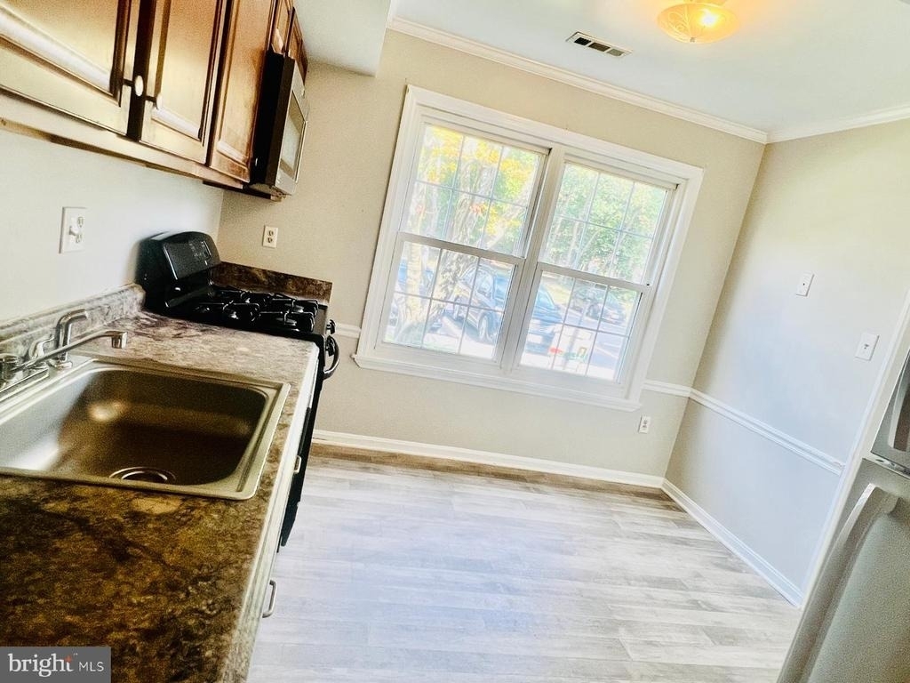 4704 S Park Court - Photo 9