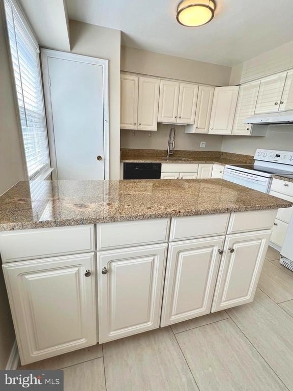 8124 Larkin Lane - Photo 11