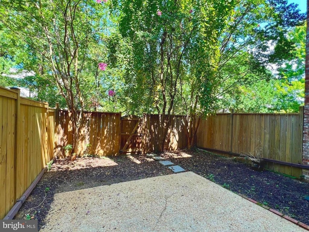 8124 Larkin Lane - Photo 36