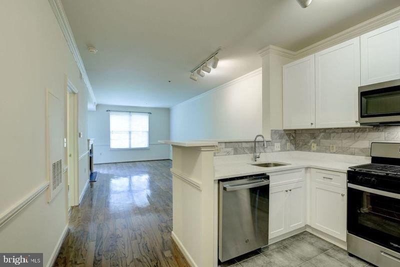 1645 International Drive - Photo 3