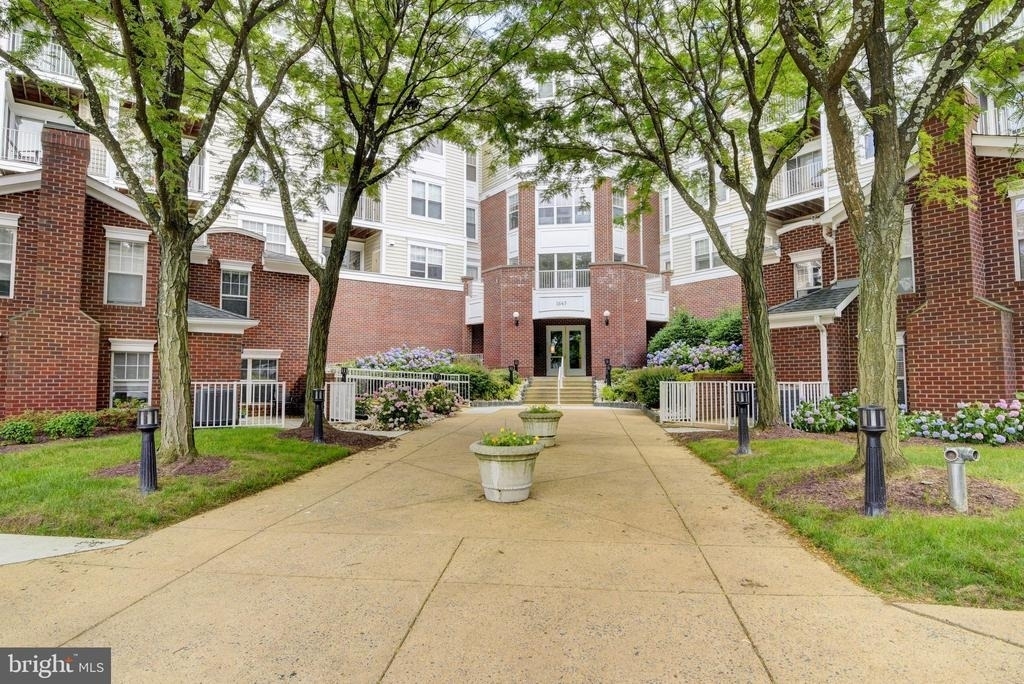 1645 International Drive - Photo 23