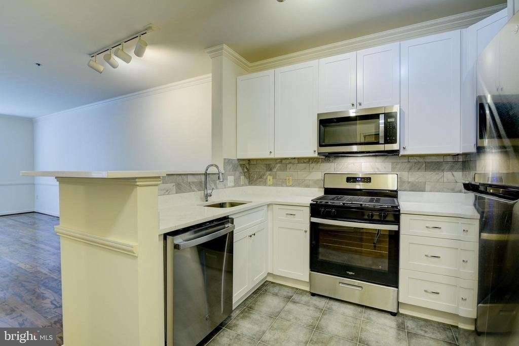 1645 International Drive - Photo 6